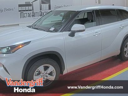 Used 2022 Toyota Highlander LE