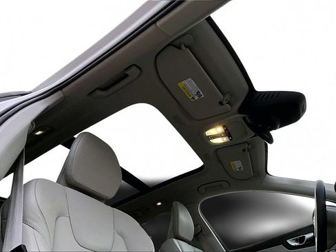 Used 2023 Volvo XC60 B5 Plus w/ Climate Package image 26