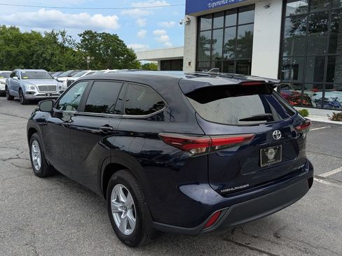 Used 2024 Toyota Highlander LE AWD/4WD image 10