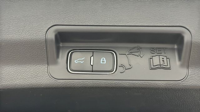 Used 2023 Ford Explorer XLT w/ Equipment Group 202A AWD/4WD image 30