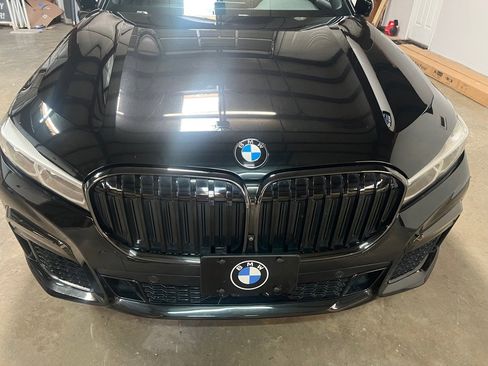 Used 2022 BMW 740i w/ M Sport Package image 8