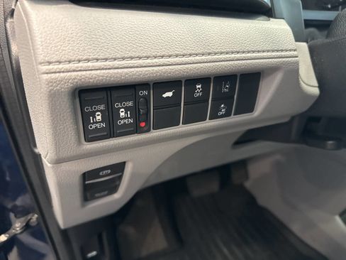 Used 2018 Honda Odyssey EX-L image 19