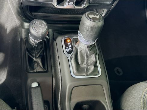 Used 2025 Jeep Wrangler Sahara image 24