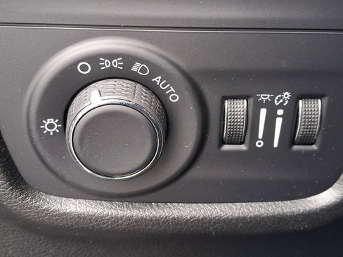 Used 2023 Jeep Grand Cherokee L Laredo image 27