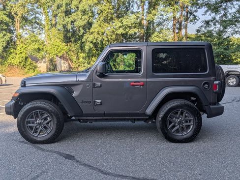 Used 2026 Jeep Wrangler Sport AWD/4WD image 9