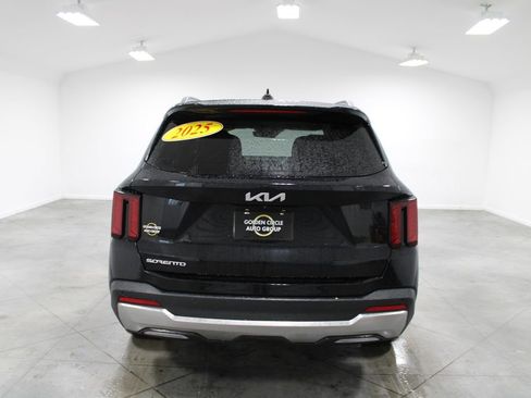 Used 2025 Kia Sorento EX w/ Panoramic Sunroof Package image 8