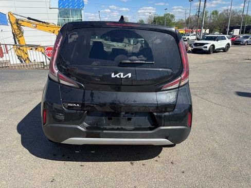 Used 2023 Kia Soul LX w/ LX Technology Package image 6