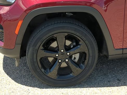 Used 2023 Jeep Grand Cherokee Altitude AWD/4WD image 14