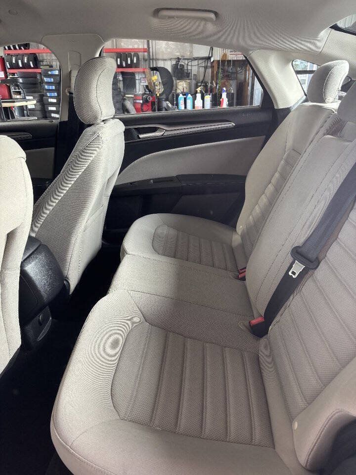 Used 2018 Ford Fusion S FWD image 6