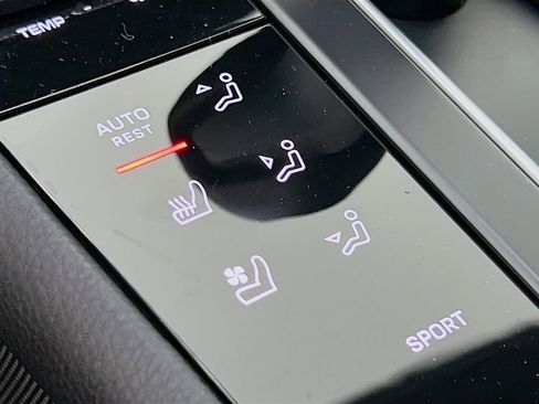 New 2026 Porsche Macan image 23