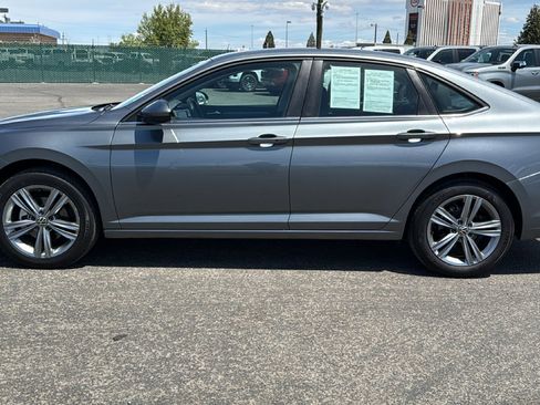 Used 2024 Volkswagen Jetta SE FWD image 8