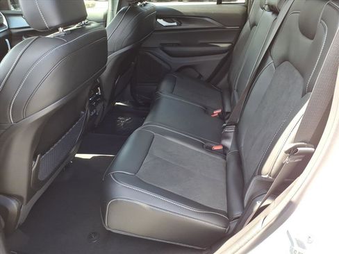 New 2025 Jeep Grand Cherokee Altitude image 5