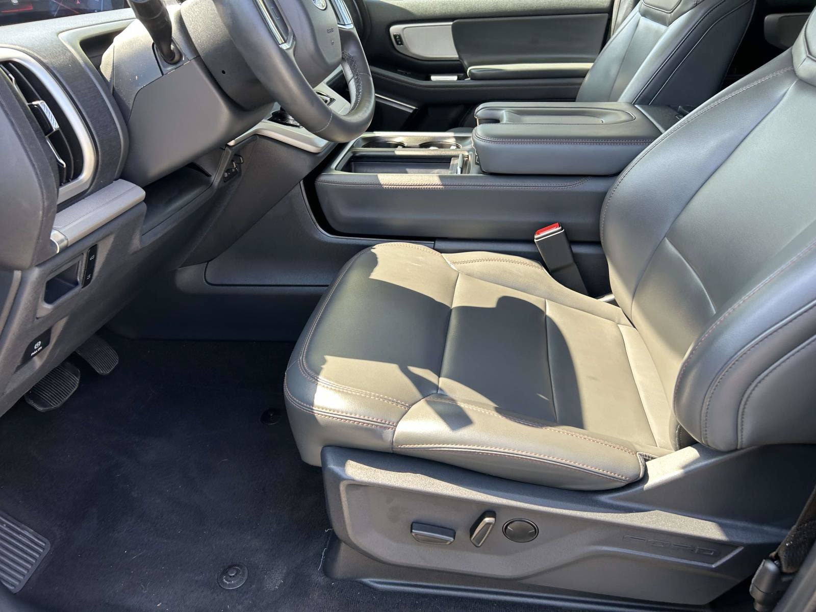 Used 2025 Ford Expedition Active RWD image 23