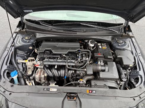 Used 2024 Hyundai Elantra SE FWD image 9