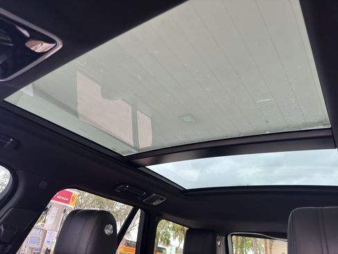 Used 2017 Land Rover Range Rover HSE image 39