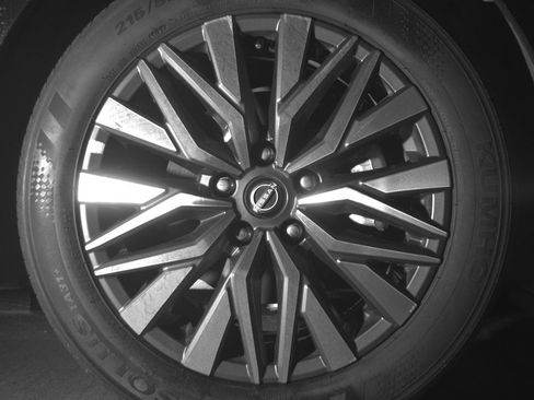 Used 2025 Nissan Altima 2.5 SV FWD image 13