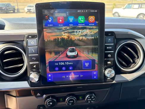 Used 2019 Toyota Tacoma SR5 RWD image 23