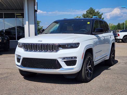 Used 2023 Jeep Grand Cherokee Summit AWD/4WD image 4