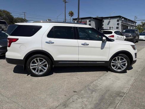 Used 2017 Ford Explorer Limited w/ Equipment Group 301A FWD image 4