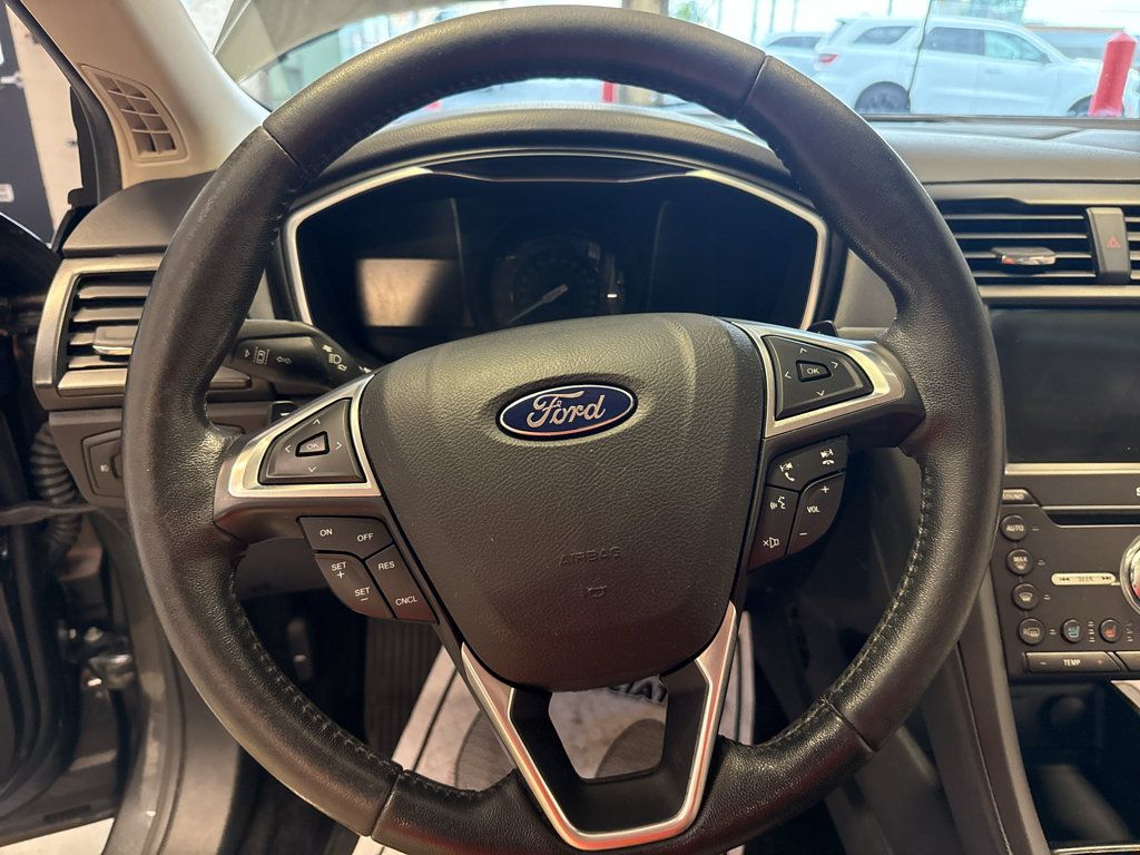 Used 2017 Ford Fusion Titanium AWD/4WD image 18