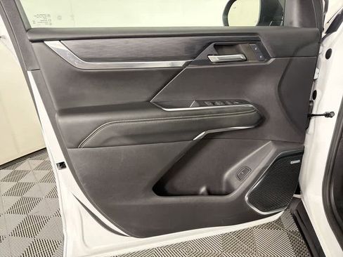 Used 2024 GMC Acadia Elevation image 8