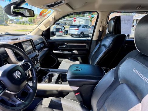 Used 2019 RAM 1500 Laramie AWD/4WD image 10