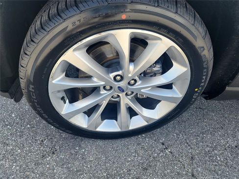 Certified 2023 Ford Explorer Platinum w/ Technology Package image 9