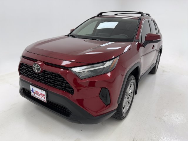 Used 2022 Toyota RAV4 XLE w/ Convenience Package FWD image 4