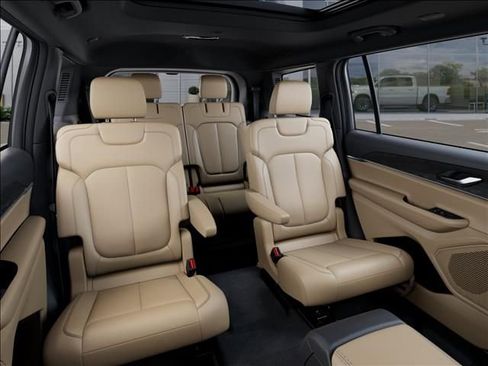 New 2025 Jeep Grand Cherokee L Limited w/ Black Appearance Package image 15