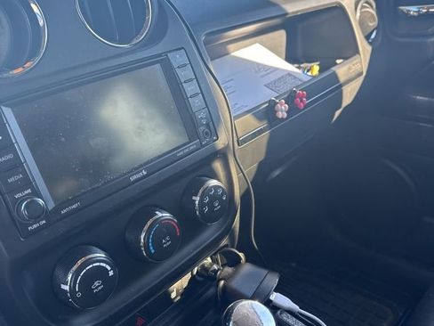 Used 2016 Jeep Patriot High Altitude image 3