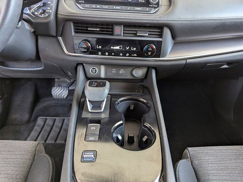 Used 2023 Nissan Rogue SV image 27