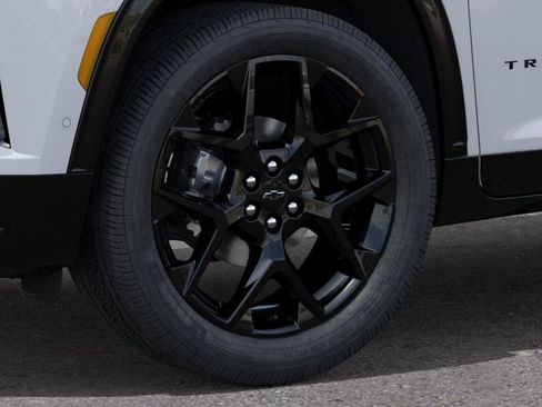 New 2026 Chevrolet Traverse RS w/ LPO, Floor Liner Package FWD image 9