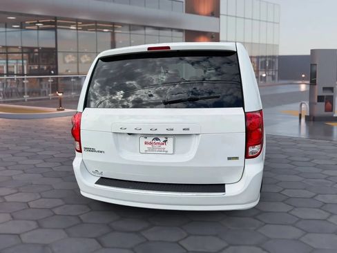 Used 2018 Dodge Grand Caravan SE w/ UConnect Hands-Free Group FWD image 10