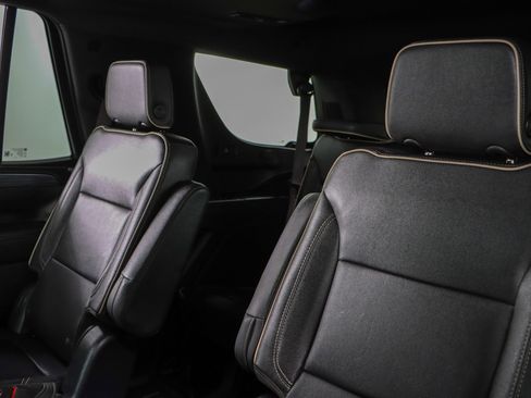 Used 2023 GMC Yukon SLT w/ SLT Luxury Package image 28