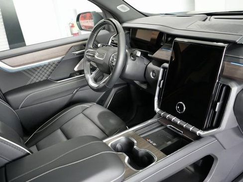 Used 2024 GMC Acadia Denali image 29