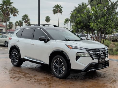 Used 2025 Nissan Rogue Platinum w/ Tech Package image 1