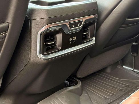 Used 2024 GMC Sierra 3500 Denali Ultimate AWD/4WD image 15
