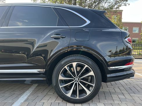 Used 2024 Bentley Bentayga Plug-In Hybrid AWD/4WD image 3