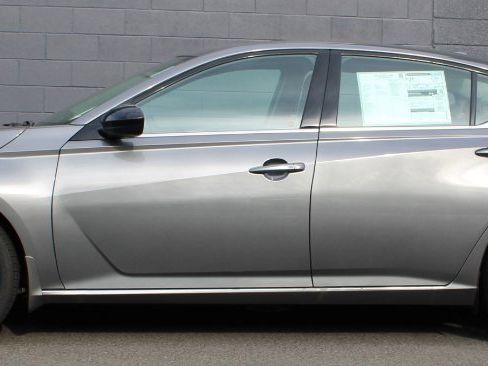 New 2025 Nissan Altima 2.5 SR w/ SR Premium Package image 2