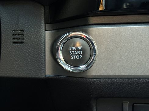 Used 2017 Toyota Tacoma TRD Off-Road RWD image 19