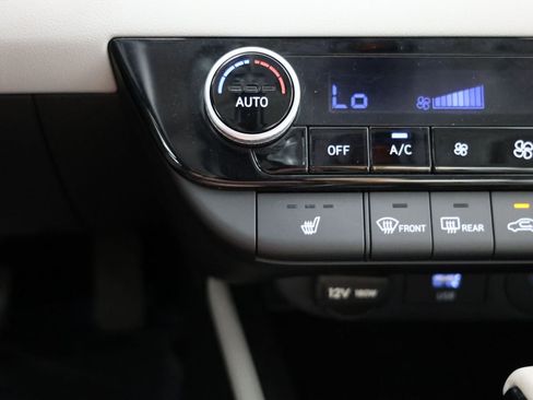 Used 2025 Hyundai Elantra Limited FWD image 8