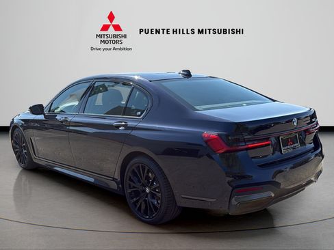 Used 2022 BMW 740i w/ M Sport Package RWD image 7
