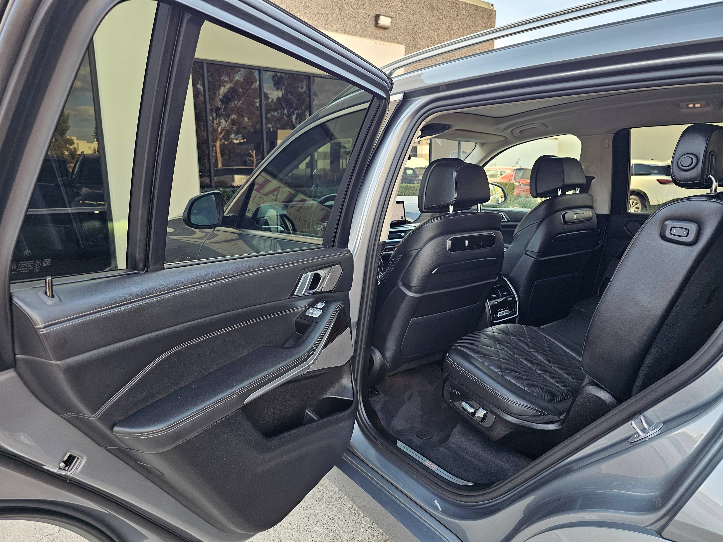 Used 2025 BMW X7 xDrive40i AWD/4WD image 16