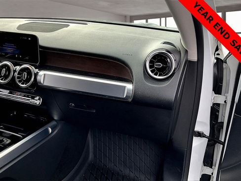 Used 2021 Mercedes-Benz GLB 250 4MATIC image 17