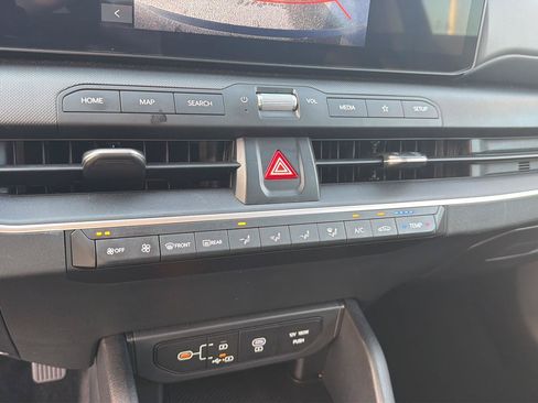 Used 2025 Kia K4 FWD image 25