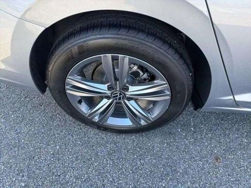 Used 2024 Volkswagen Jetta SE image 30