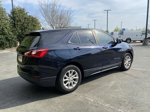Used 2021 Chevrolet Equinox LS w/ LS Convenience Package image 9