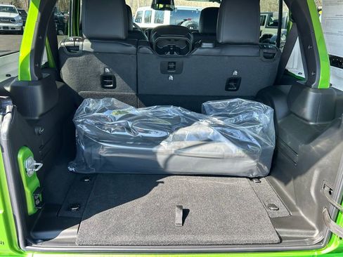 New 2026 Jeep Wrangler Unlimited Sahara w/ Whitecap Package AWD/4WD image 12