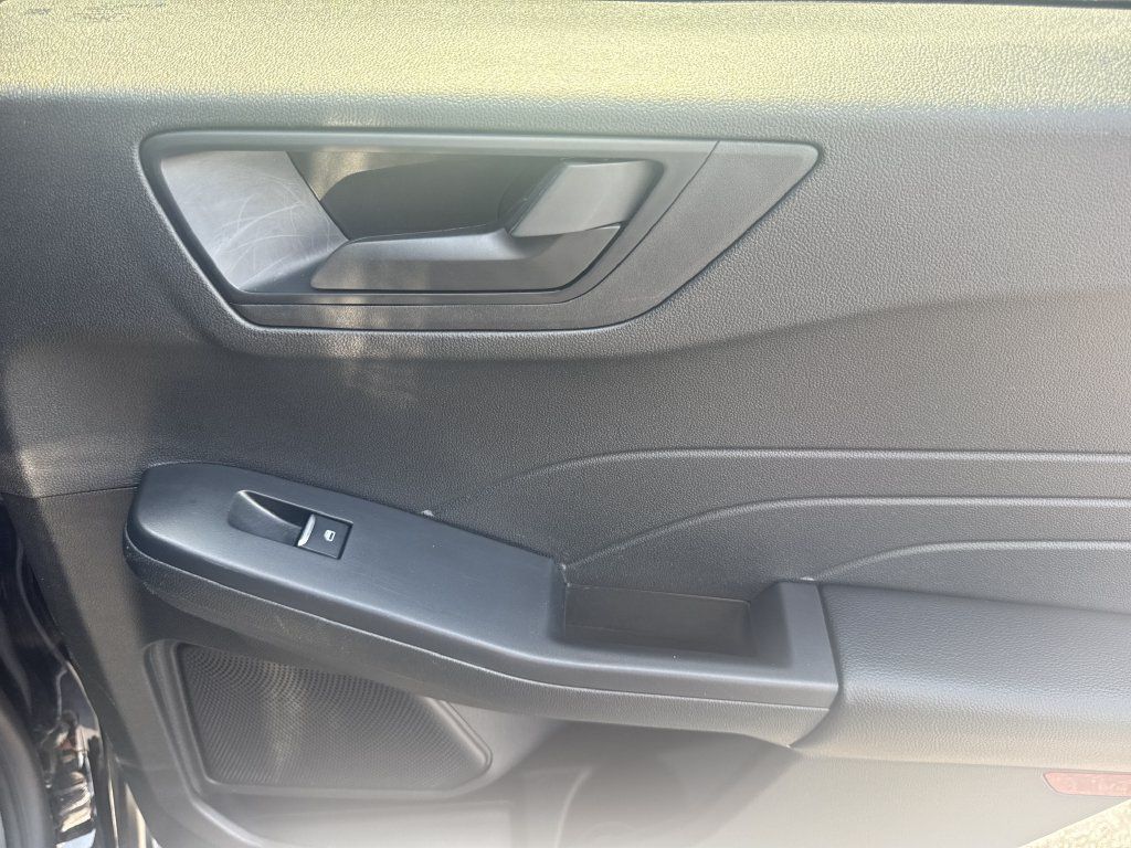 Used 2025 Ford Escape Active AWD/4WD image 16