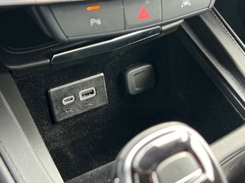 Certified 2025 Cadillac XT4 Premium Luxury image 42